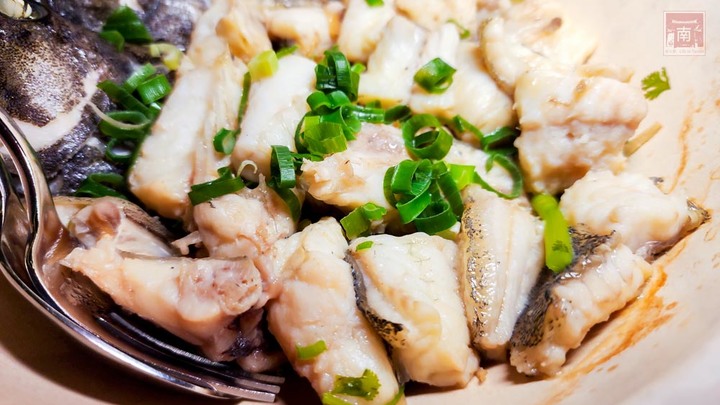 【臺南美食】“復刻老粵菜”經典再現,香港籍袁東海主廚重新演繹幾近失傳的廣東老菜,美極龍穿鳳翼、吊片蒸手剁肉餅、白雪藏龍等,每道160元起~彩豐樓粵式餐廳 - 南人幫