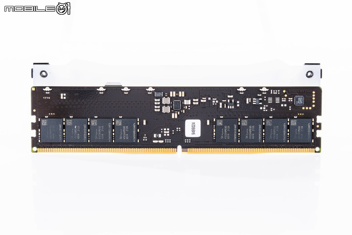 Kingston FURY Renegade RGB DDR5-6400 記憶體開箱實測 高效能與穩定兼具的平台選擇