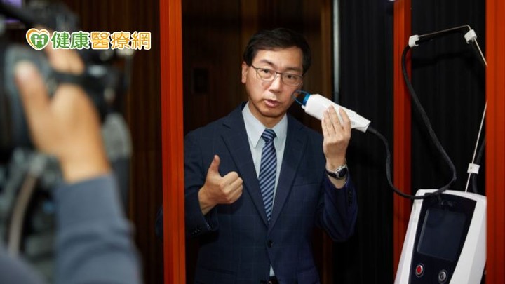 點我看大圖 皮膚科權威醫師大推「清爽無痘新政策」油痘肌不再煩惱!