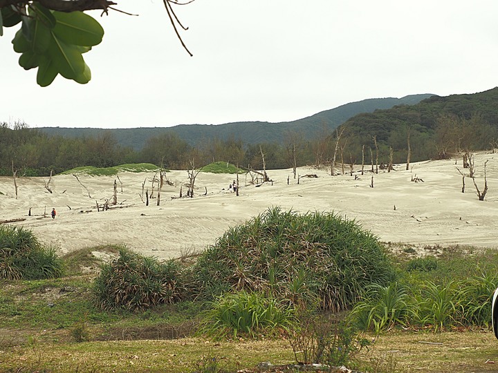 琉球國民五十四名墓、明治七年討蕃軍本營地紀念碑、石門古戰場、牡丹社事件紀念公園、西鄉都督遺績記念碑與忠魂碑、高士神社、港仔大沙漠｜八瑤灣 — 【1874年牡丹社事件】場景 — 恆春半島歷史場景旅程之二