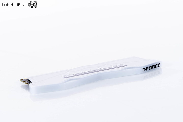 十銓 T-FORCE DELTA DDR5-7200 RGB 記憶體開箱實測 高時脈性能記憶體的敲門磚