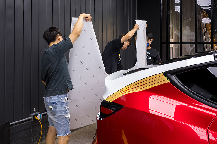 點我看大圖 交車 魂動紅 Tesla Model Y ~ 台中包膜