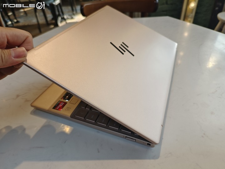 [開箱] HP Pavilion Aero 13 輕薄體驗，輕巧續航好選擇