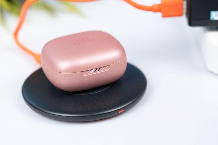 點我看大圖 JBL Live Pro 2 開箱 對比 AirPods Pro 2 和 Galaxy Buds2 Pro