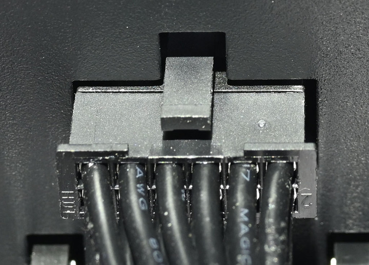 點我看大圖 GIGABYTE技嘉UD1000GM PG5(REV. 2.0) 1000W金牌全模組化電源開箱