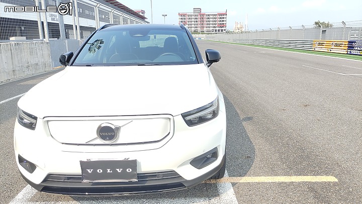 點我看大圖 【體驗心得分享】VOLVO XC40 Recharge Twin Motor 麗寶國際賽車場體驗
