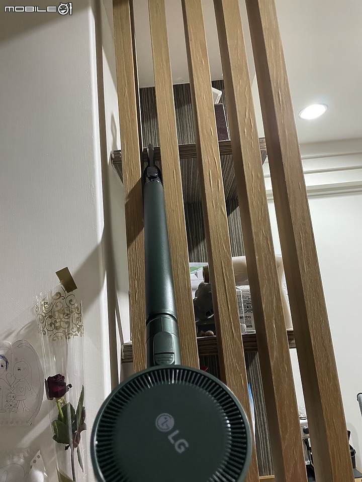 點我看大圖 <蒸開箱試用> LG A9TS 蒸氣濕拖無線吸塵器|蒸的一鍵解決頑垢和死角髒汙,高效蒸氣技術可以輕鬆讓家裡像大掃除後的乾淨 (5/14第三次更新)