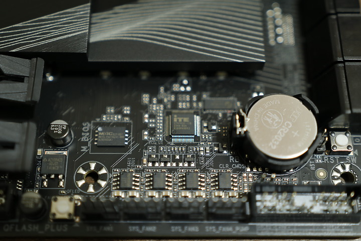 萬元內的誠意之作。由不可描述的 GIGABYTE 技嘉科技 帶來的 【Z790 AORUS ELITE AX】高品質主機板