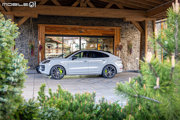 Porsche Cayenne Coupe 小改款奧地利試駕|更臻完美的進化幅度,展露鮮明的跑車基因!