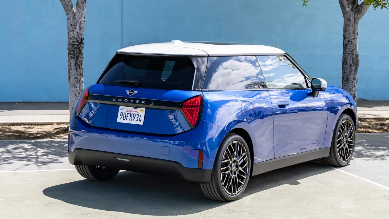 【海外新訊】MINI公布 MINI Cooper Electric 動力規格，兩車型設定最大馬力216匹、續航力達400公里！