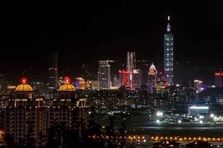 台北兩大超夯夜景新亮相!無邊際夜景讓你遠眺北藝大貢丸