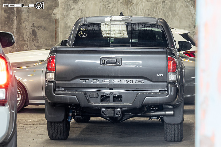 蔣大的 Toyota Tacoma 皮卡 & Four Wheel Campers 露營車廂開櫃紀錄|準備踏上承載式露營車之路!