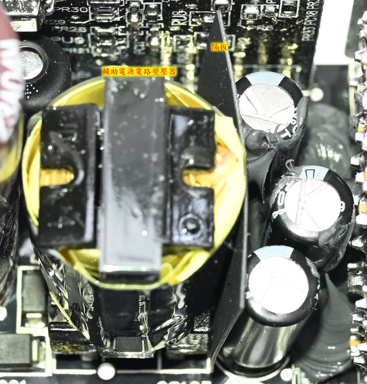 點我看大圖 FSP Hydro Ti PRO 1000W ATX3.0 PCIE5.0鈦金全模組化電源開箱