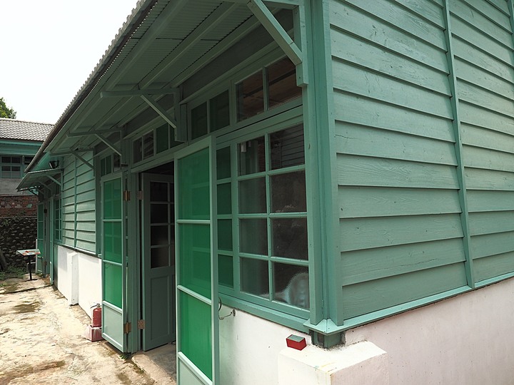北投 中心新村與舊雙溪河步道 — 全臺唯一溫泉軍醫系統眷村，附掛市區內大片青翠稻田