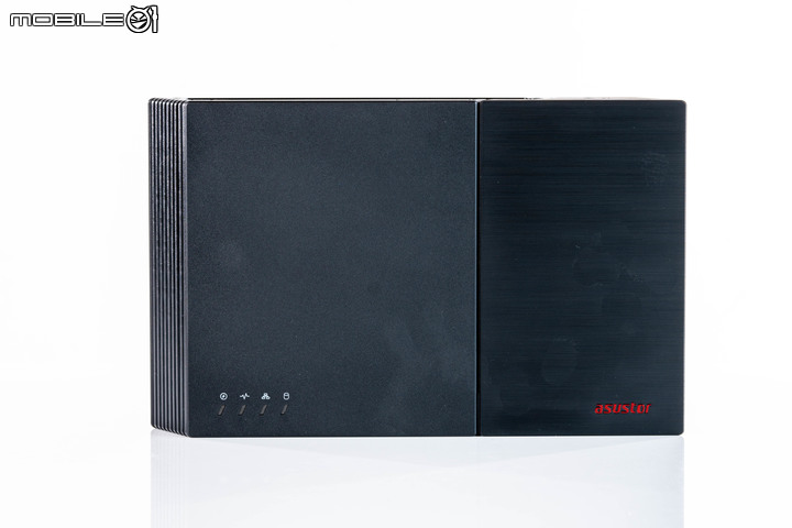 ASUSTOR FLASHSTOR 12 Pro FS6712X NAS 開箱實測 10G 網路搭配全 SSD 配置提供高速存取快感