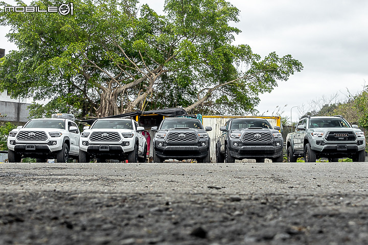蔣大的 Toyota Tacoma 皮卡 & Four Wheel Campers 露營車廂開櫃紀錄|準備踏上承載式露營車之路!