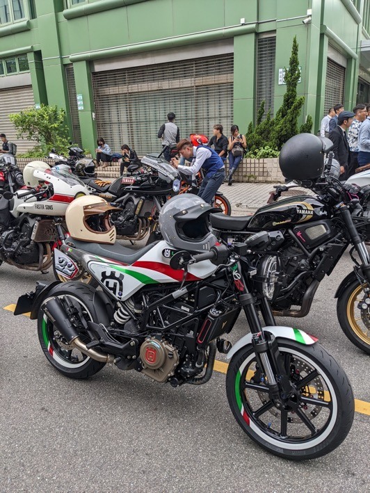 海絲瓜白箭黑箭401算是少數CP值、顏值兼具的歐系復古車吧?