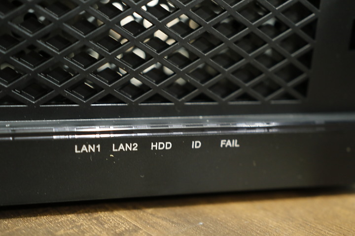 【用純SSD自組NAS】並留下4個槽供隨時擴充 家用SOHO Mini Server ITX？廢話跟圖一樣多
