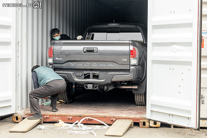 蔣大的 Toyota Tacoma 皮卡 & Four Wheel Campers 露營車廂開櫃紀錄|準備踏上承載式露營車之路!