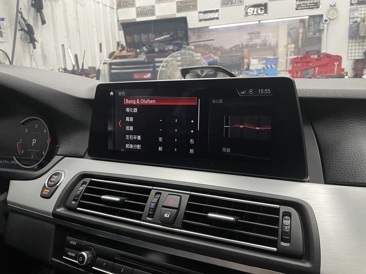 CarPlay作動時 用USB或內存音樂播音樂時…