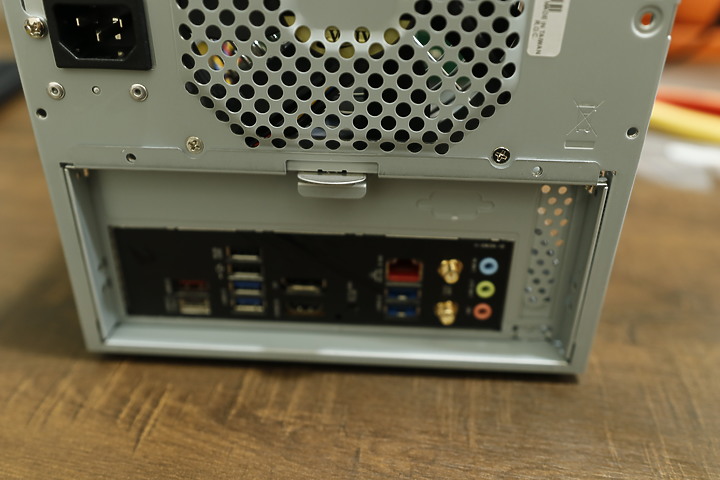【用純SSD自組NAS】並留下4個槽供隨時擴充 家用SOHO Mini Server ITX？廢話跟圖一樣多