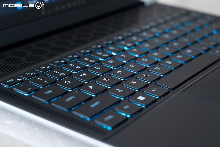 Alienware X14 R2 電競筆電體驗｜極致纖薄與科幻設計的交會！