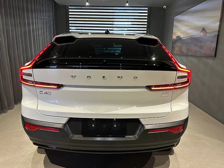 人生第一台EV Volvo C40