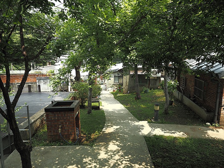 北投 中心新村與舊雙溪河步道 — 全臺唯一溫泉軍醫系統眷村，附掛市區內大片青翠稻田