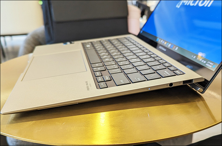 [入手紀錄] ASUS UX5304VA三創賞機、開箱