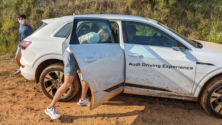雙重感受一次滿足 - Audi Q系列暨 e-tron 越野駕馭體驗營