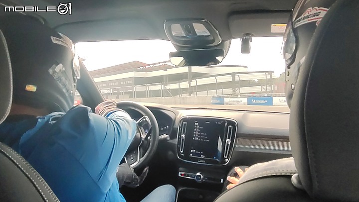 點我看大圖 【體驗心得分享】VOLVO XC40 Recharge Twin Motor 麗寶國際賽車場體驗