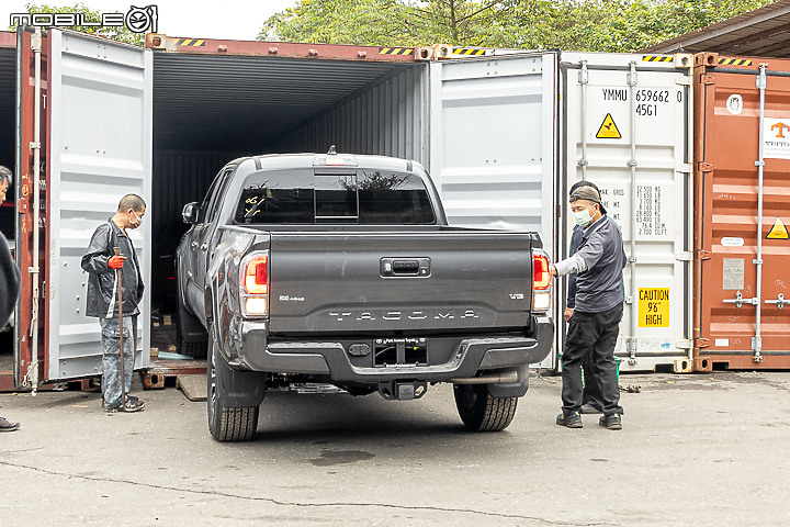 蔣大的 Toyota Tacoma 皮卡 & Four Wheel Campers 露營車廂開櫃紀錄|準備踏上承載式露營車之路!