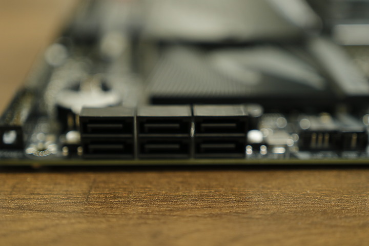 萬元內的誠意之作。由不可描述的 GIGABYTE 技嘉科技 帶來的 【Z790 AORUS ELITE AX】高品質主機板