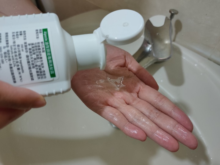 Alpecin Scalp Care專業頭皮護理系列-頭皮專用洗髮露:天然草本添加,告別油頭
