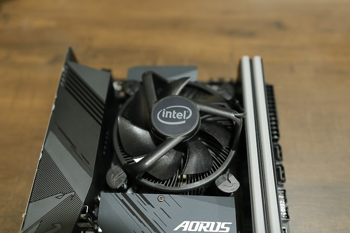 【用純SSD自組NAS】並留下4個槽供隨時擴充 家用SOHO Mini Server ITX？廢話跟圖一樣多