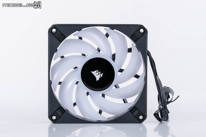 CORSAIR iCUE H150i ELITE LCD XT 360 AIO 水冷散熱器 以更高解熱能力持續穩定效能輸出