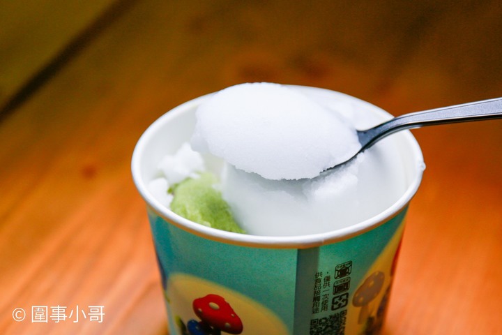 中壢南亞美食冰品-美濃冰！來自南部的古早味香蕉清冰超清香CP值爆表，再加上低溫冷凍直到你嘴裡瞬間解凍還原的水果丁，真的一吃就上癮啊啊啊