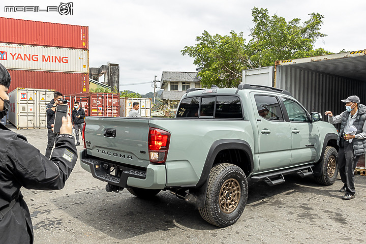 蔣大的 Toyota Tacoma 皮卡 & Four Wheel Campers 露營車廂開櫃紀錄|準備踏上承載式露營車之路!