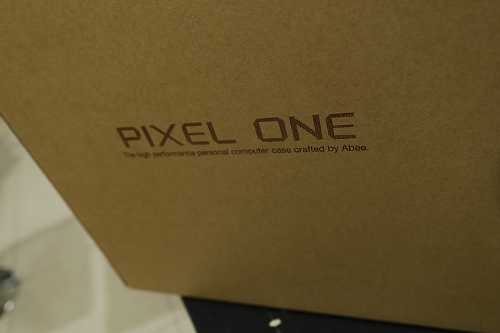 點我看大圖 abee Pixel One - 360度萬元等級鋁金屬像素風 8bit 給我拼一隻兔子行嗎?₍ᐢ⑅ᐢ₎