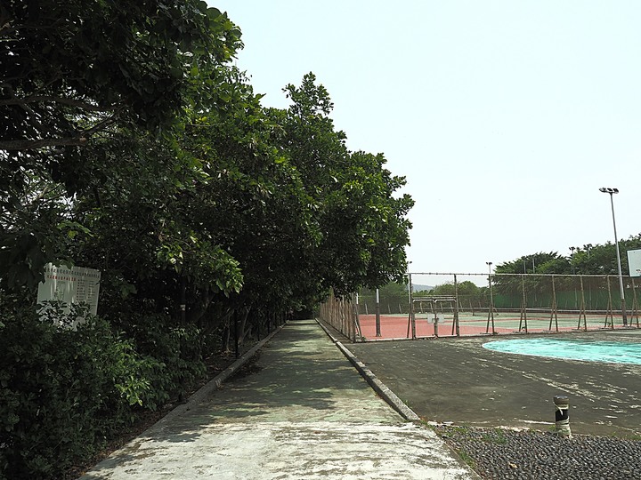 北投 中心新村與舊雙溪河步道 — 全臺唯一溫泉軍醫系統眷村，附掛市區內大片青翠稻田