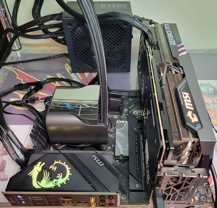 點我看大圖 NZXT C1200 GOLD 1200W金牌全模組化電源開箱