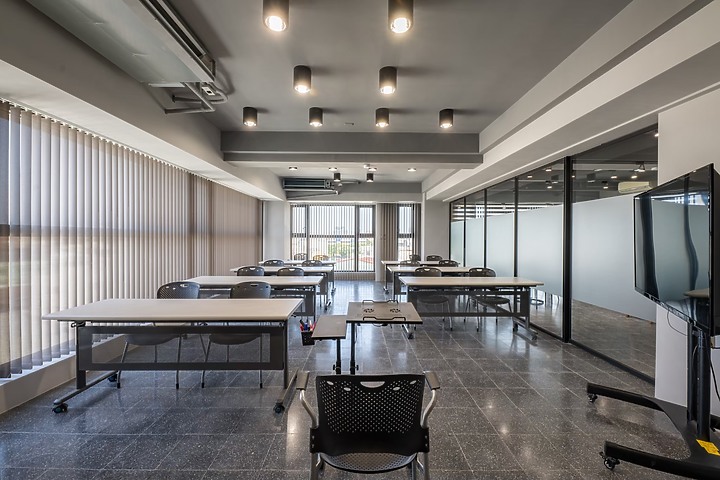 【開箱】幸福企業.專業傳承 黑灰藍質感的咖啡廳與專業教室