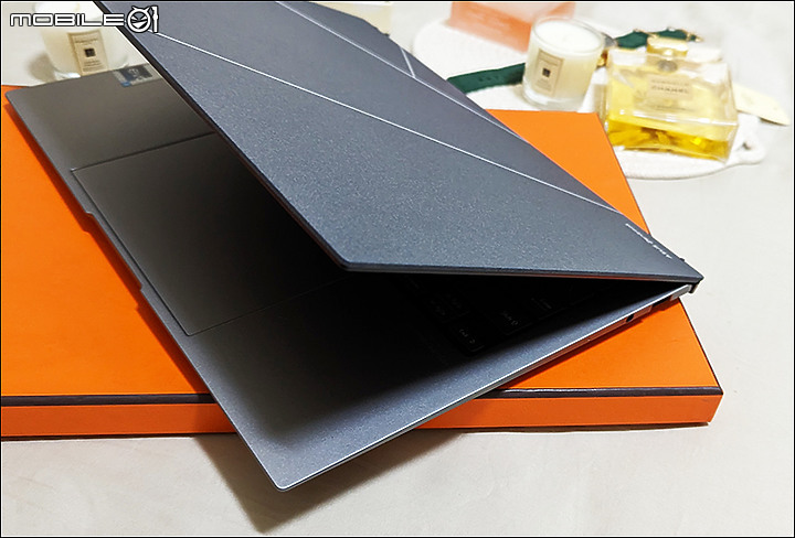 ZenBook 001？？！！UX5304好輕筆電