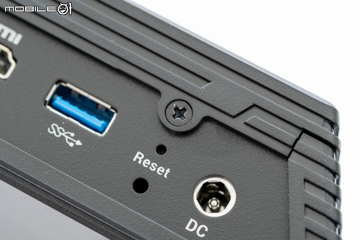 ASUSTOR FLASHSTOR 12 Pro FS6712X NAS 開箱實測 10G 網路搭配全 SSD 配置提供高速存取快感