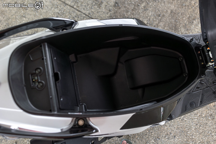 SYM JET SL TCS 試駕｜強化安全不漲價 升級就在細節裡