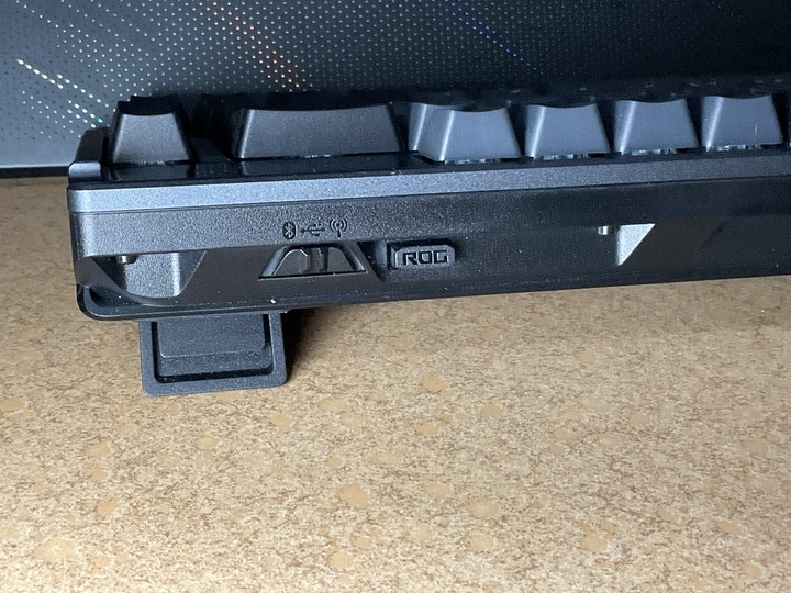 點我看大圖 「ROG Azoth 75%無線客製化電競機械鍵盤」上手玩