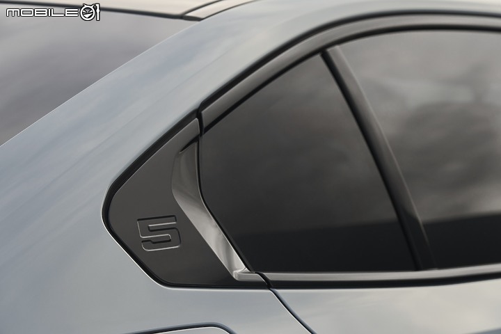 【海外新訊】BMW大改款5系列/純電i5正式發表,內外觀與數位科技全面進化、純電i5動力突破六百匹!