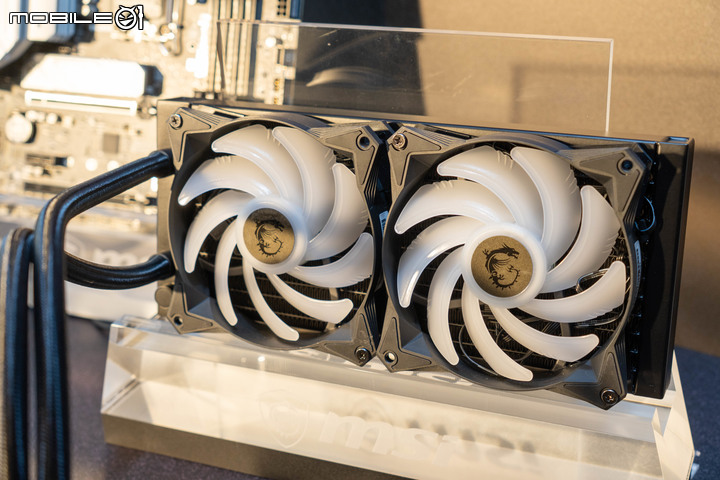 【Computex 2023】微星推出新款機殼與 AIO 水冷套件 應對顯示卡垂直安裝的熱量累積