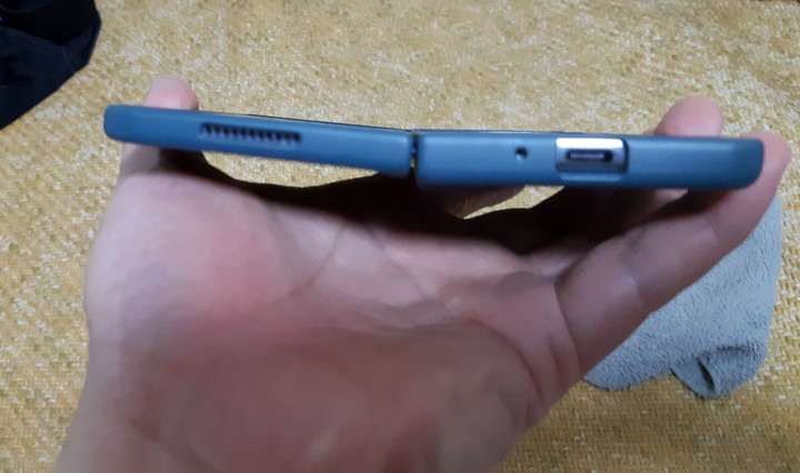 Galaxy Z Fold4 內螢幕沒辦法展平