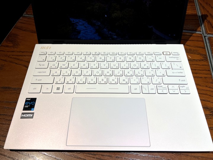 MSI Prestige 13Evo A13M-086TW 開箱心得